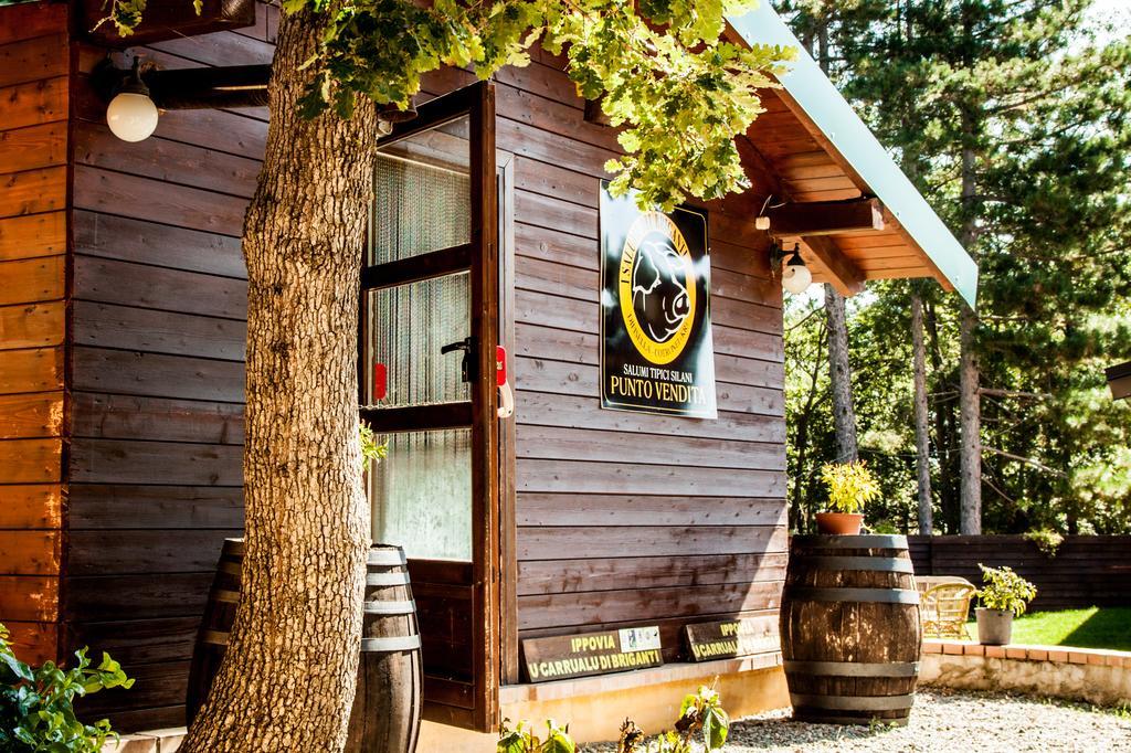 Отель La Taverna Dei Briganti Cotronei Экстерьер фото